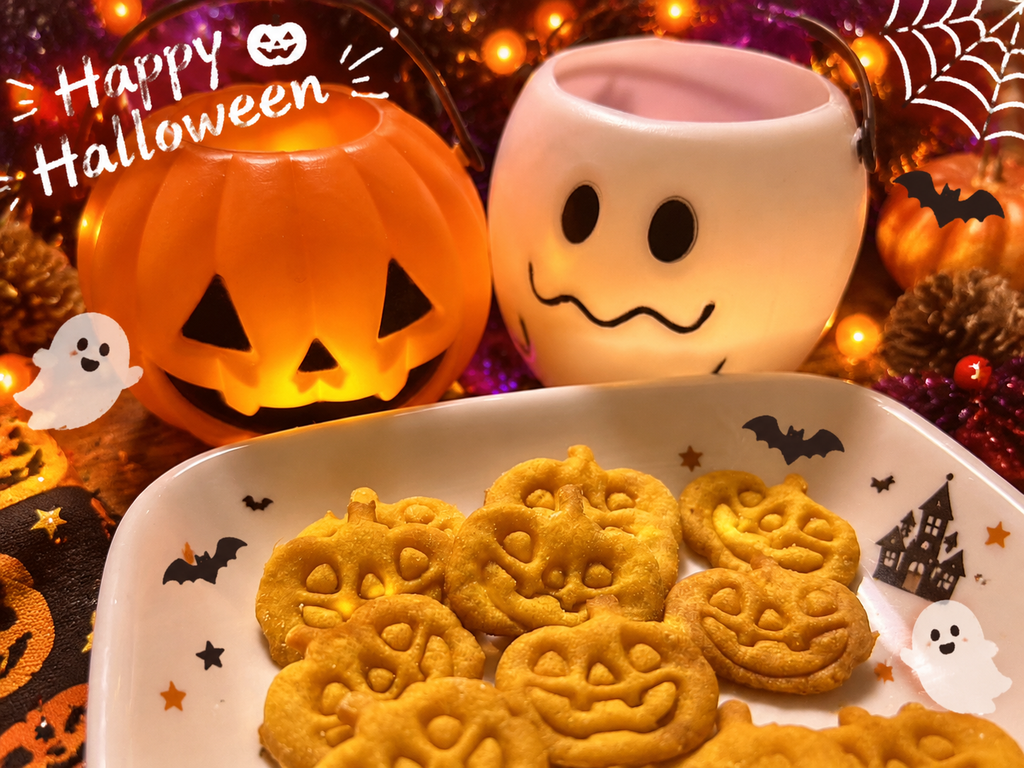 犬用のハロウィン限定おやつ。パンプキンおばけの形をしたかぼちゃクッキー